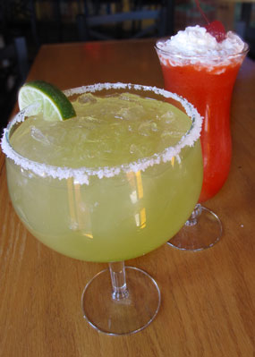 chihuahuas-drinks_sm chihuahuas-drinks_sm
